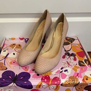 Well worn Jessica Simpson pink project heels size 9.5